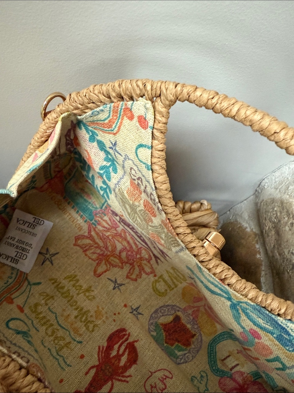 NWT Tommy Bahama Tan Woven Straw Crossbody with Gold Chain Accent - Picture 6 of 10